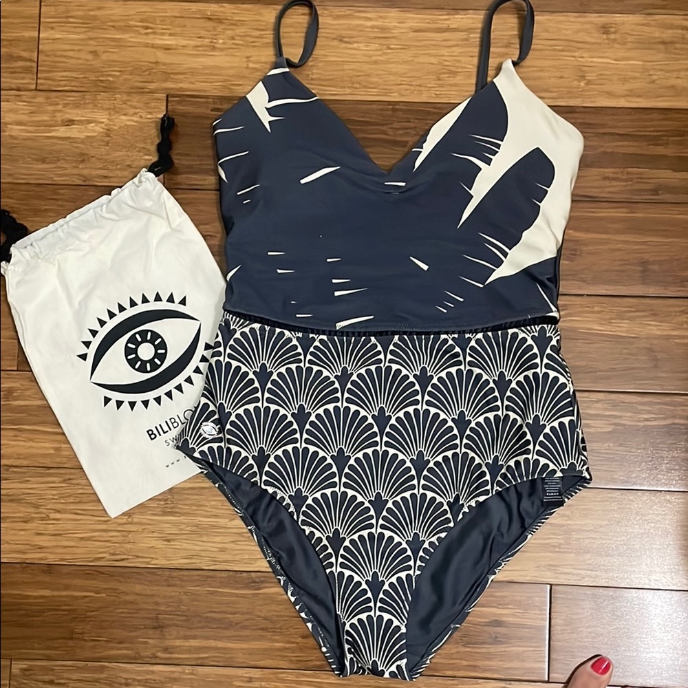 Biliblond Brand New Gray and White Geometric One Piece Swimsuit
